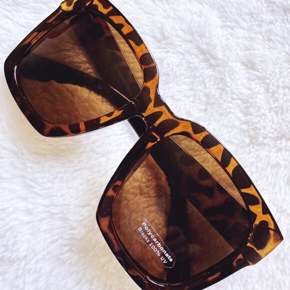 Liora Tortoise Brown Oversized Bold Sunglasses - Picture 2 of 13